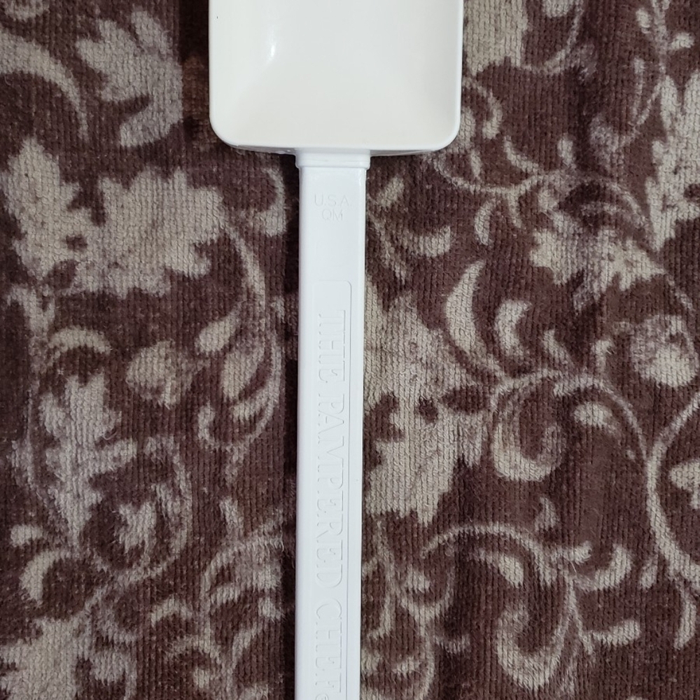 The Pampered Chef White Spatula